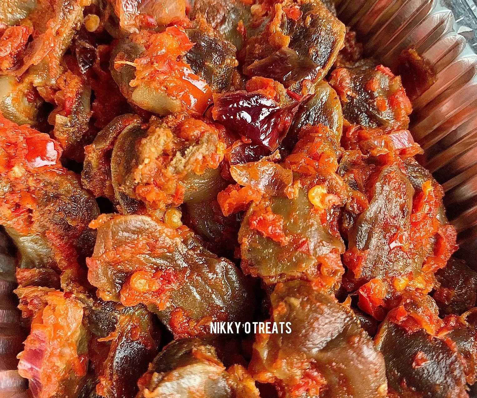 Spicy peppered gizzard pieces in a foil tray from Nikky O Treats.